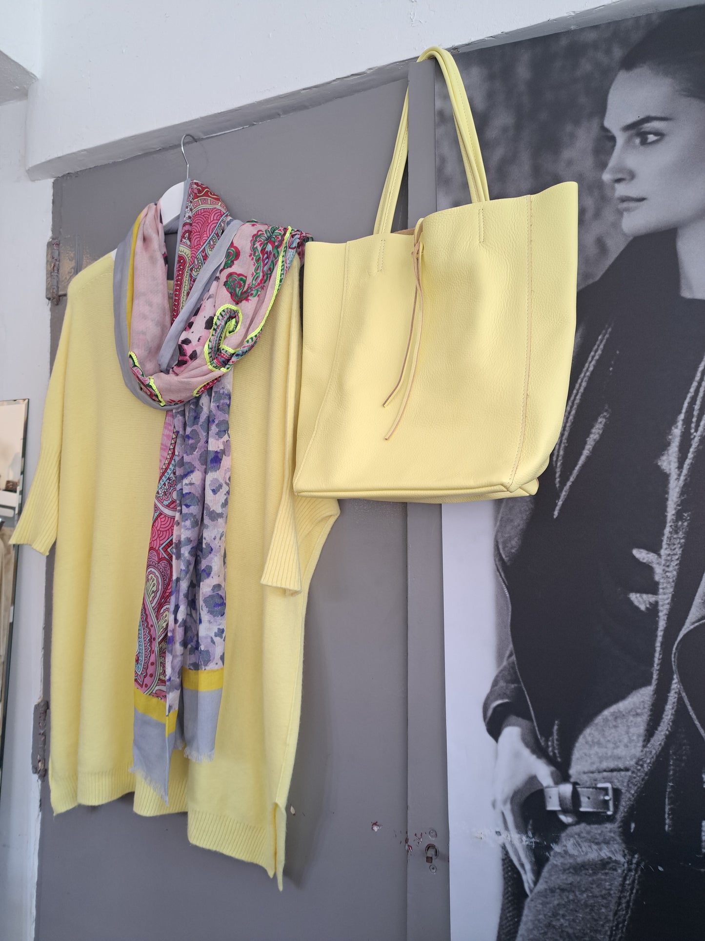 Mia Classic Grain Shoulder Bag Yellow
