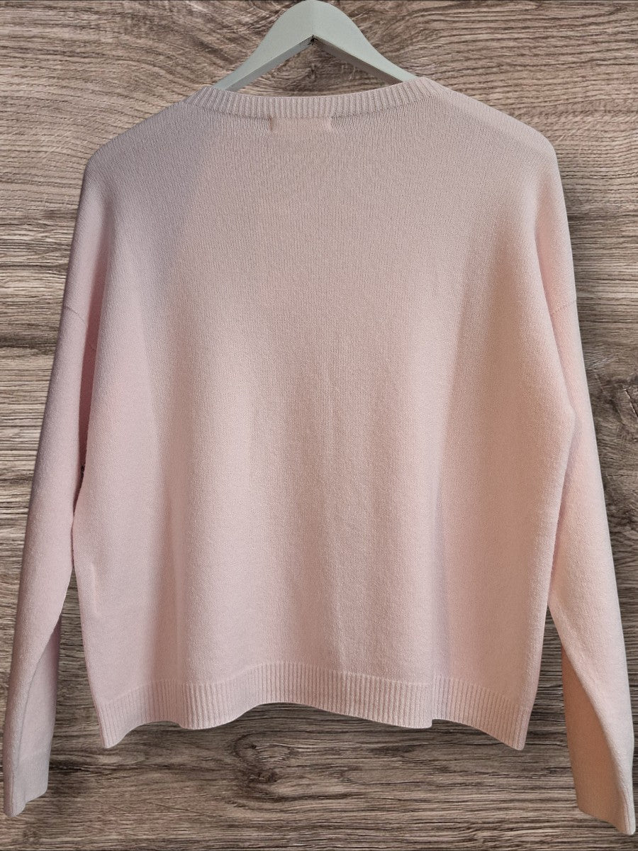 CLEMENTI light pink viscose blend crew neck sweater with ribbed cuffs and hem. Basic, versatile style.